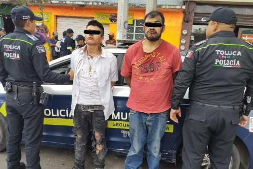 Policía de Toluca atrapa a dos ladrones de auto en la colonia Ocho Cedros